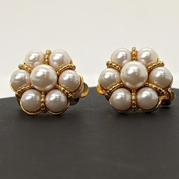 Erwin Pearl Vintage Gold-Tone Floral Cluster Faux Pearl Clip-On Earrings - Picture 4 of 15